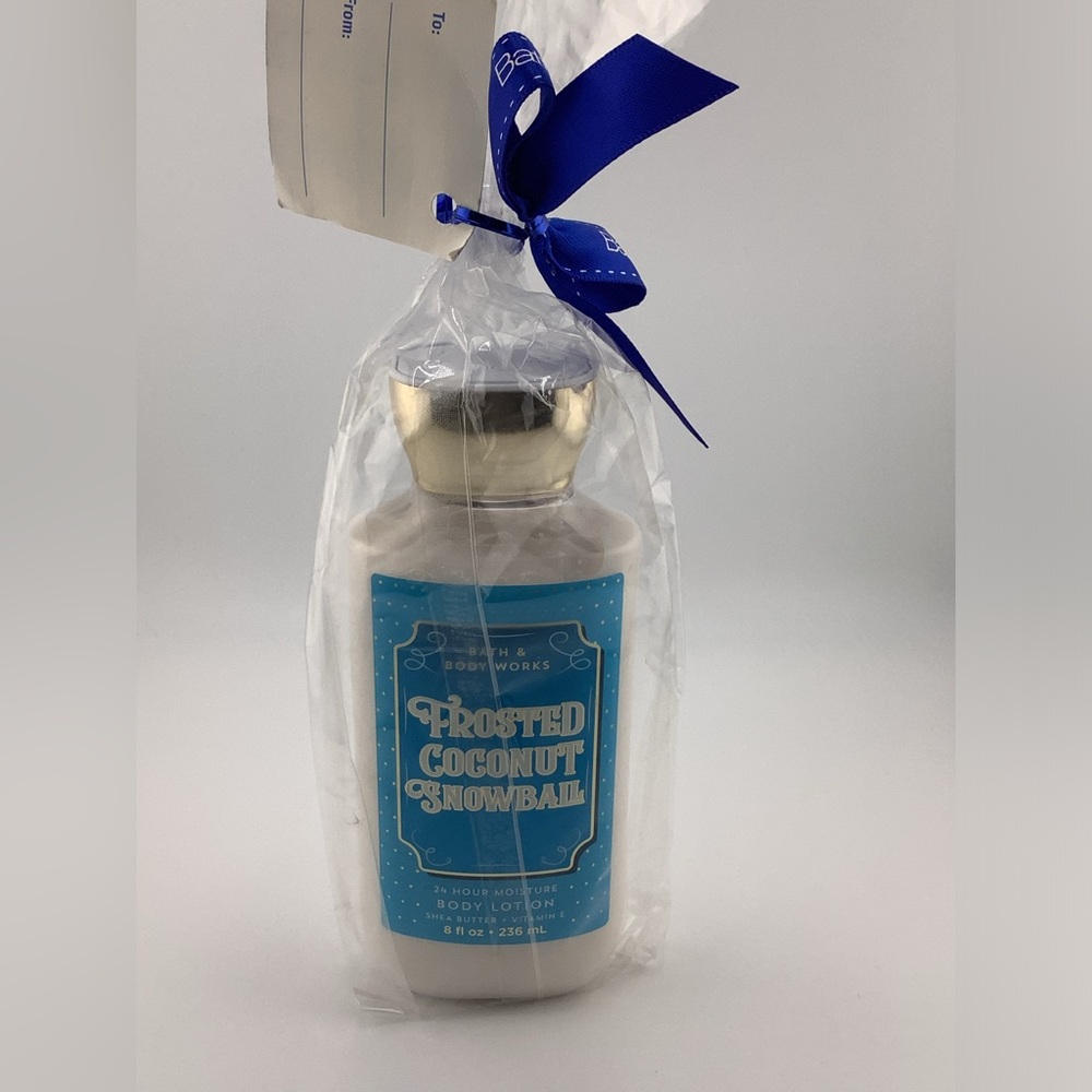 New Bath and Body Works Frosted Coconut Snowball Body Lotion 8 Fl Oz
